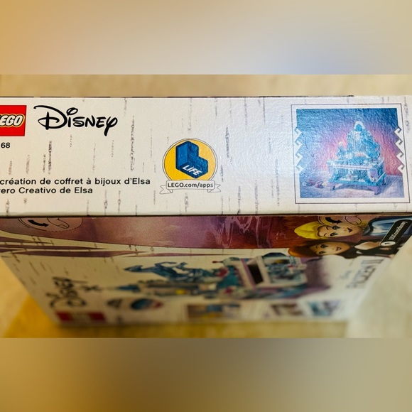 LEGO® Disney Frozen 2 Elsa's Jewelry Box Creation - Picture 9 of 12